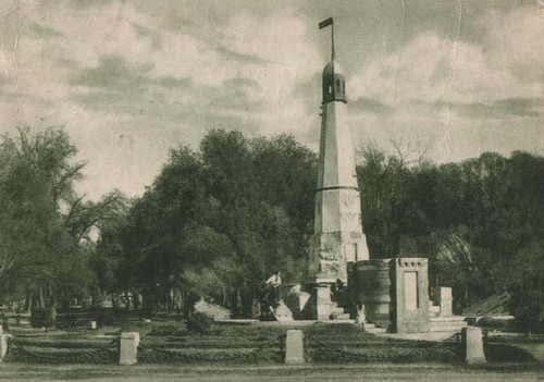 ташкент, памятная колонна к десятилетию революции