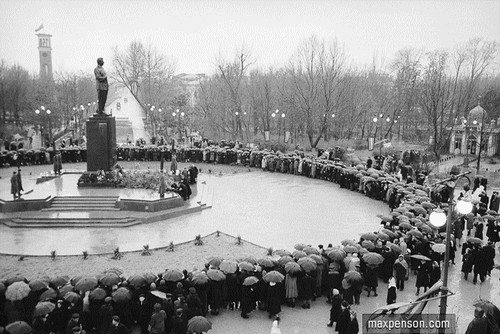 ташкент, траурный митинг у памятника Сталину